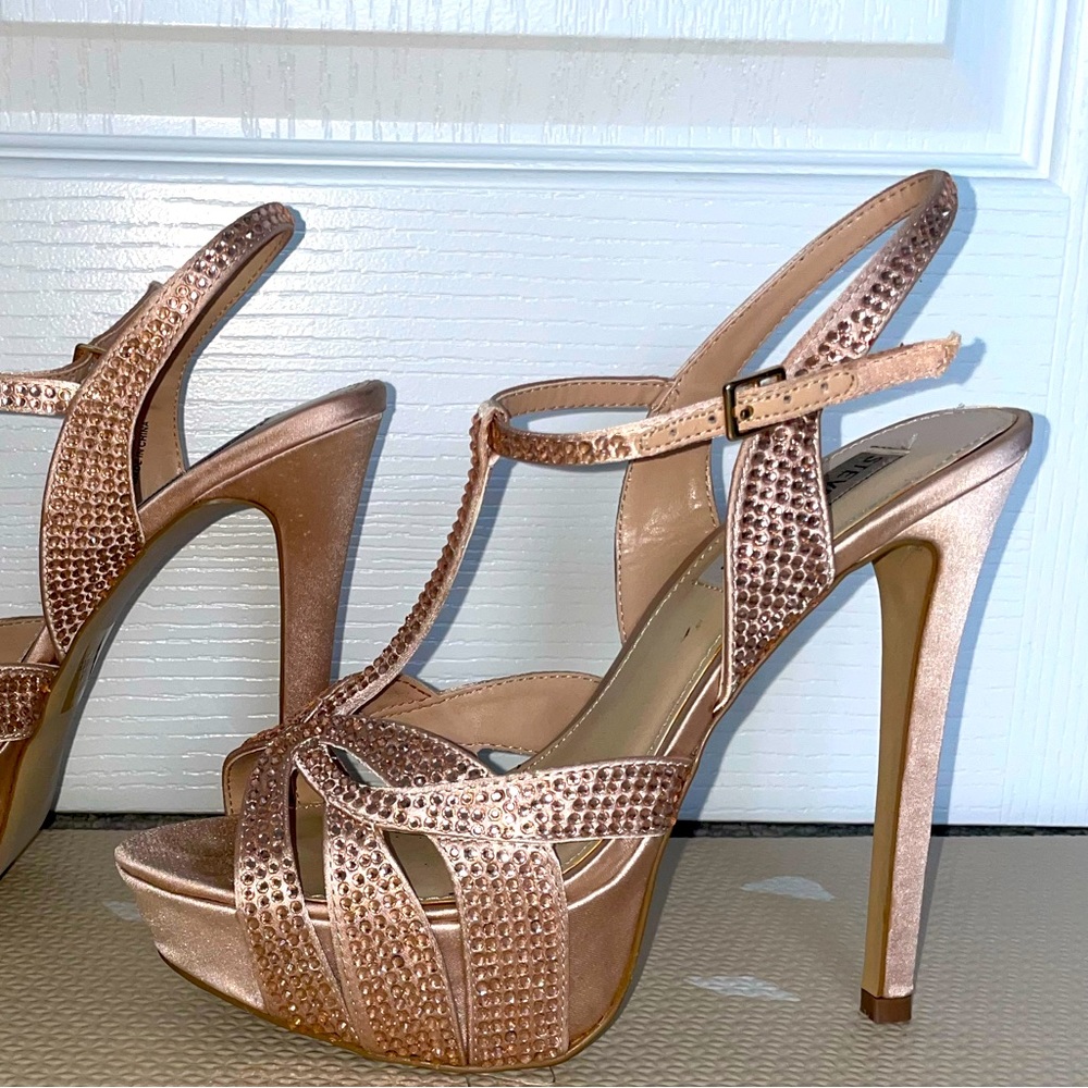 Steve Madden Allly Blush Rhinestone Heels. Excellent condition! Original box!